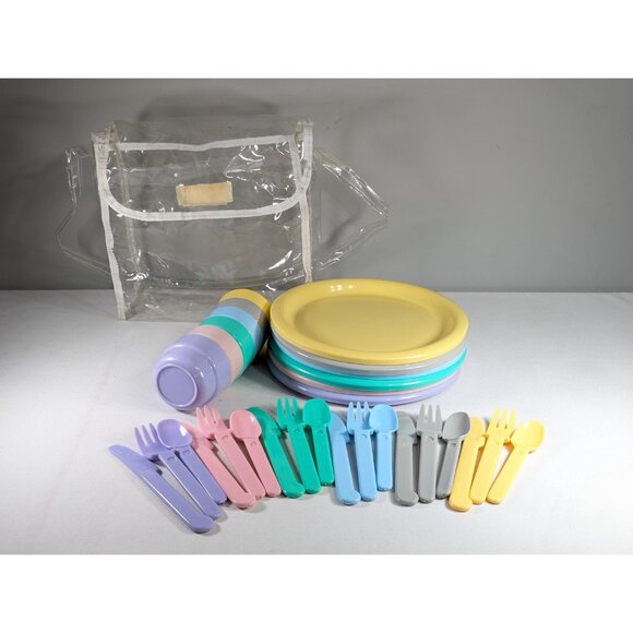 1980s Hong Kong Pastel plastic Picnic set, camping beach picnic plates, cups and - Picture 5 of 10